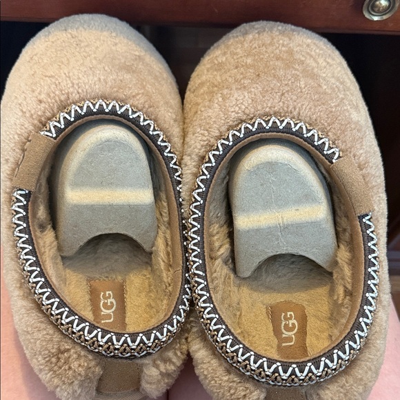 UGG Shoes - UGG womens slippers. Size 9